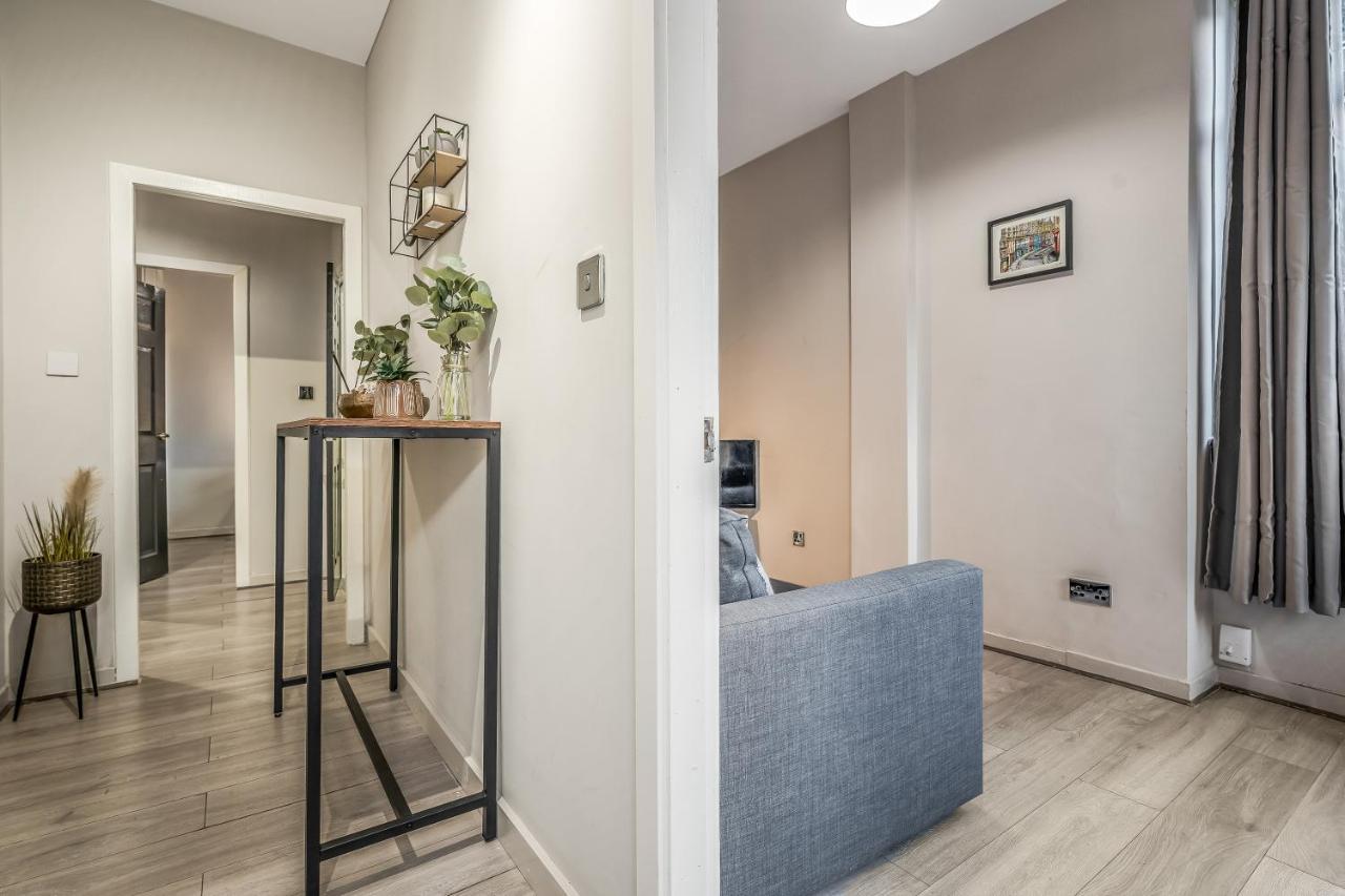 Private Ground Floor Main Door Entrance - Spacious 2 Bedroom Property - The Shore, Leith เอดินบะระ ภายนอก รูปภาพ