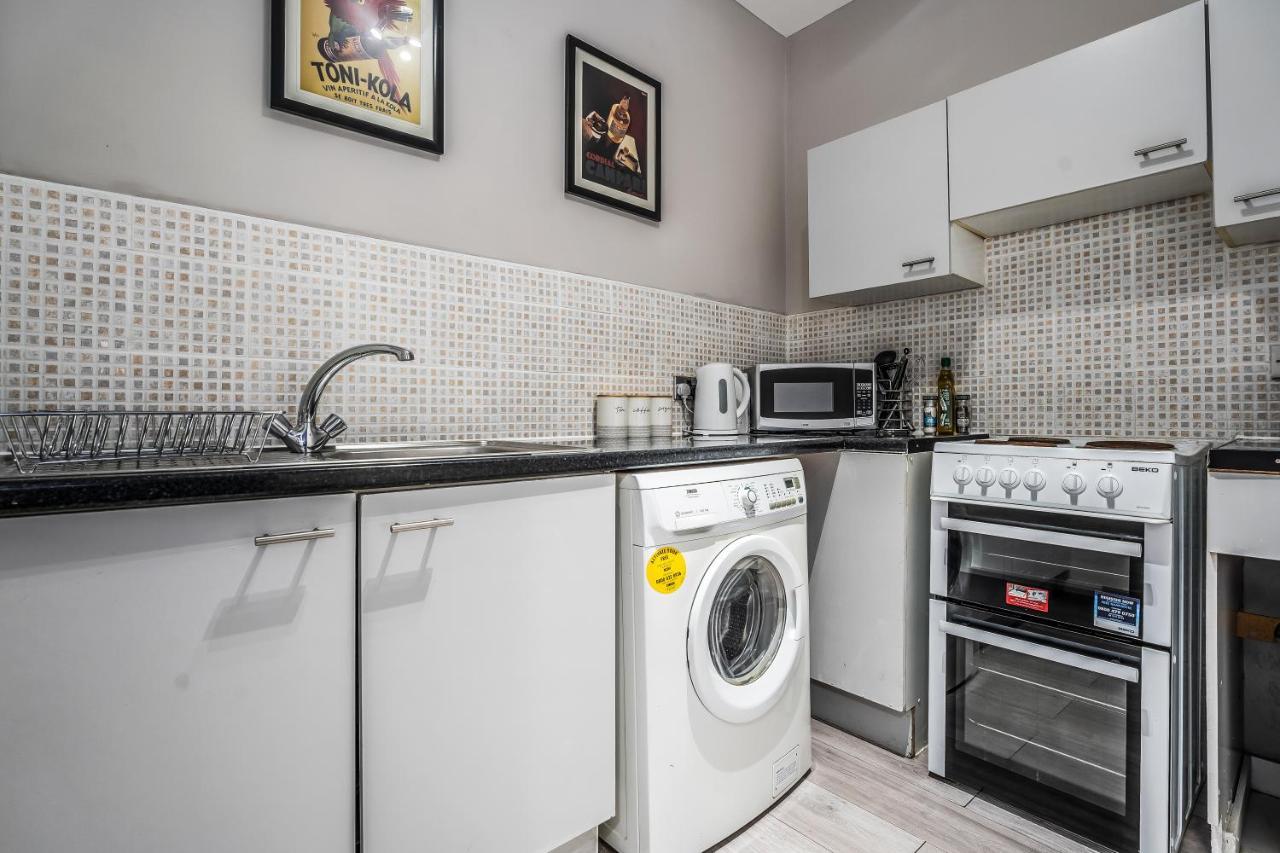 Private Ground Floor Main Door Entrance - Spacious 2 Bedroom Property - The Shore, Leith เอดินบะระ ภายนอก รูปภาพ